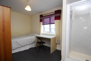 2 bed flat, Gilwell Street,, City Centre, Plymouth, PL48BU - Image 5